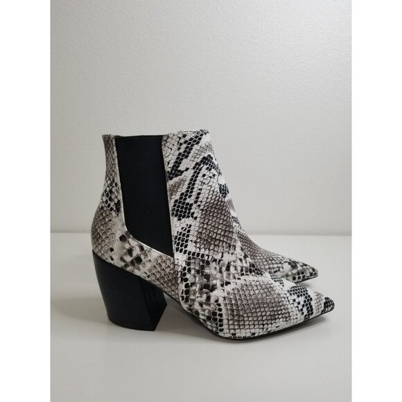 Simply Chic Gore‎ Booties in Snake Print - Size 9 - Picture 5 of 9